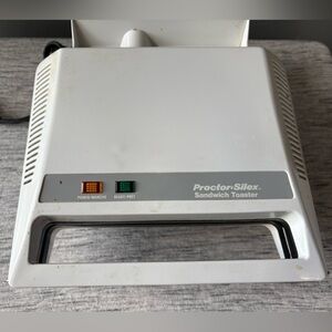 Vintage proctor silex sandwich toaster maker 
Grilled cheese 
Working condition